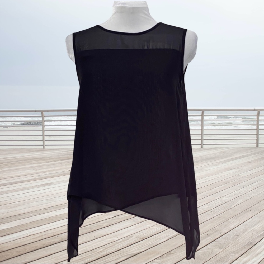 Attention sleeveless flutter top size M